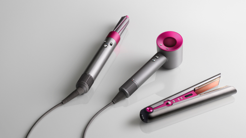 L'embout plus large et l'ouverture plus fine concentrent le flux d'air pour un coiffage précis.